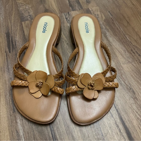 VTG Y2K 2000s Brown Tan Leather Braided Strap Floral Flip Flops Sandals - Picture 1 of 7